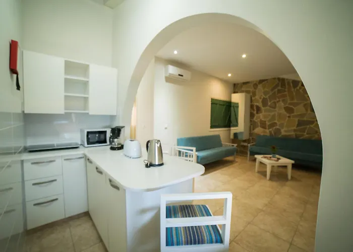 Myroandrou Aparthotel Pernera