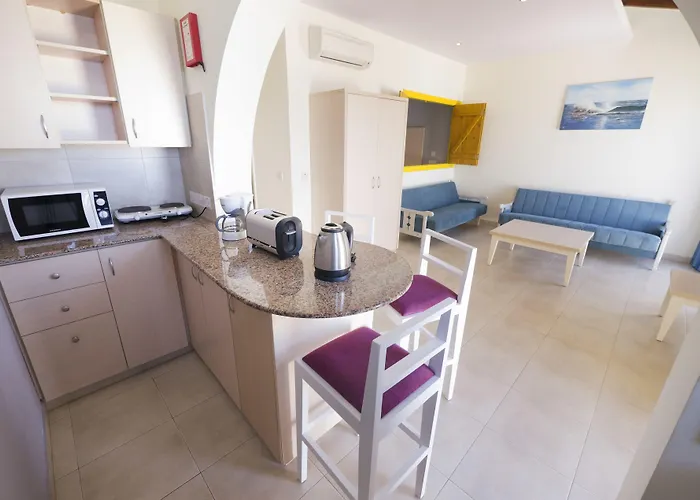 Myroandrou Aparthotel 4*