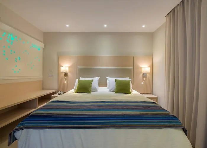 Aparthotel Myroandrou 4*