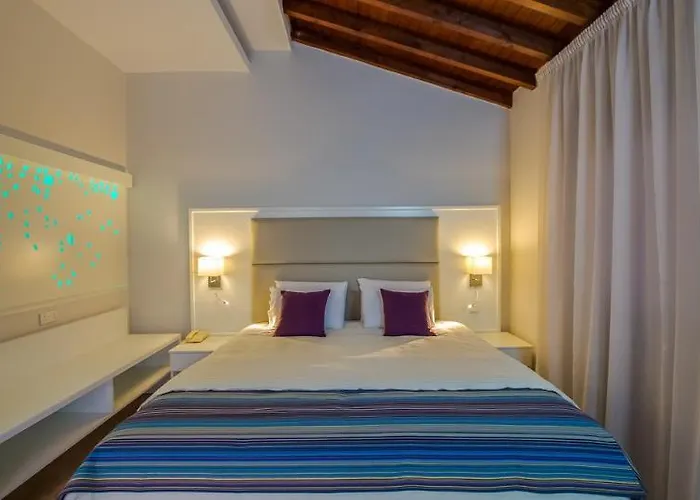 Aparthotel Myroandrou 4*